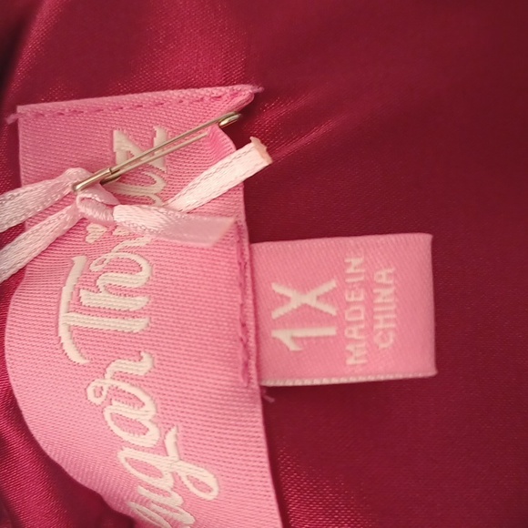 DOLLSKILL SUGAR THRILLS 1X BURGUNDY/ BLACK FLOWER APPLIQUES OVERLAY FULLY LINED - Picture 15 of 15